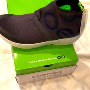 OOFOS OOMG high FIBRE women's sz 9.5 NEW w/box
